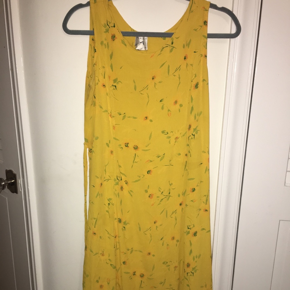 Yellow flowy dress!